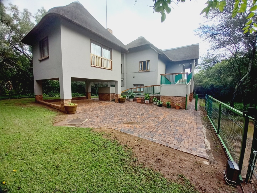 4 Bedroom Property for Sale in Boschenvaal River Front Lodges Free State